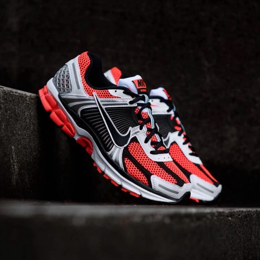 Nike Air Zoom Vomero 5 SE ‘Bright Crimson’ – Men’s 6 / Women’s 7.5 – NWT 🔥